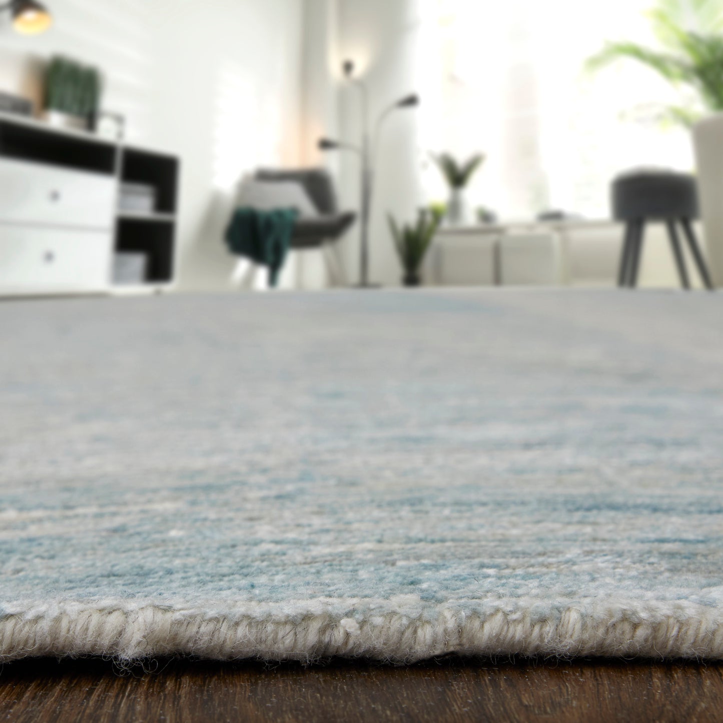 Brighton Modern/Casual/Global Blue/Ivory/Silver Accent Rug